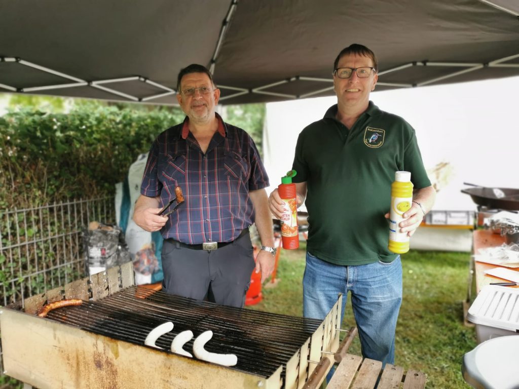 Champignon-Pfanne und Bratwürste beim Zwitscherfest
