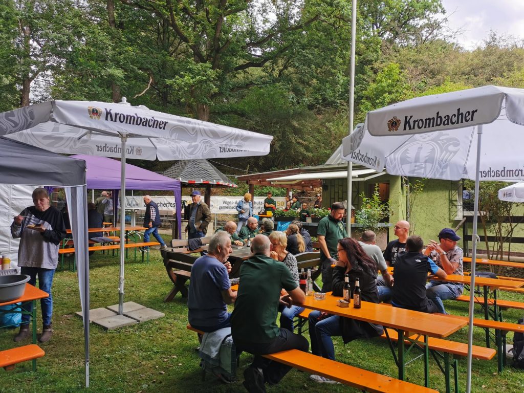 Festgelände Zwitscherfest Katzenfurt 2025 bei Sonnenschein
