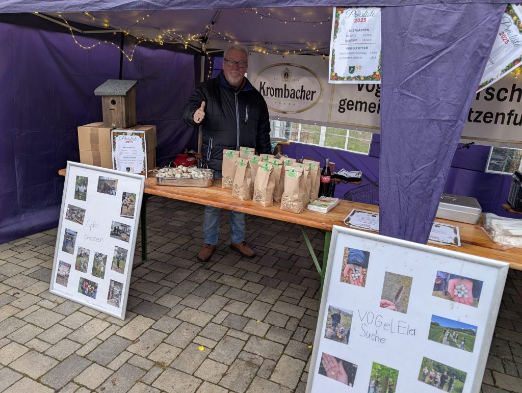 Adventsmarkt Katzenfurt Vogelfutter und Nistkästen am Vereinsstand