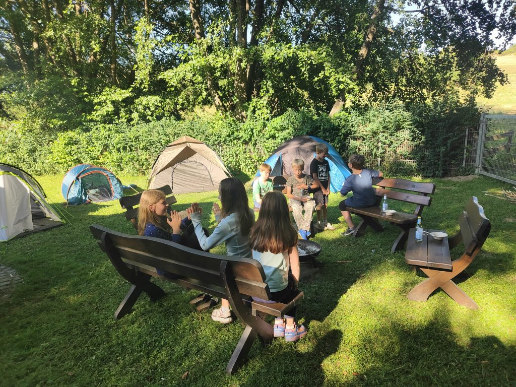 Kinder lernen beim Naturcamp die Orientierung am Nordstern